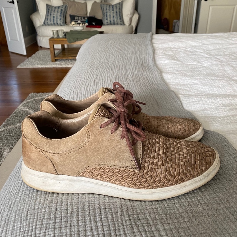 Men’s UGGs size 10.5